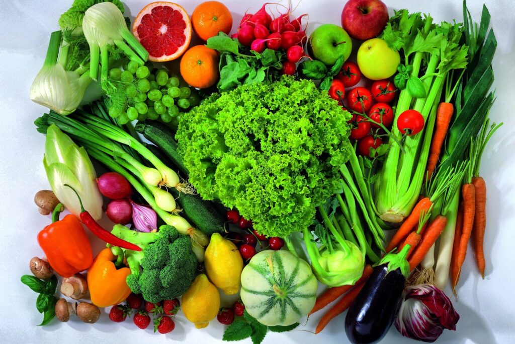 Sehr viel buntes Gemüse und Obst